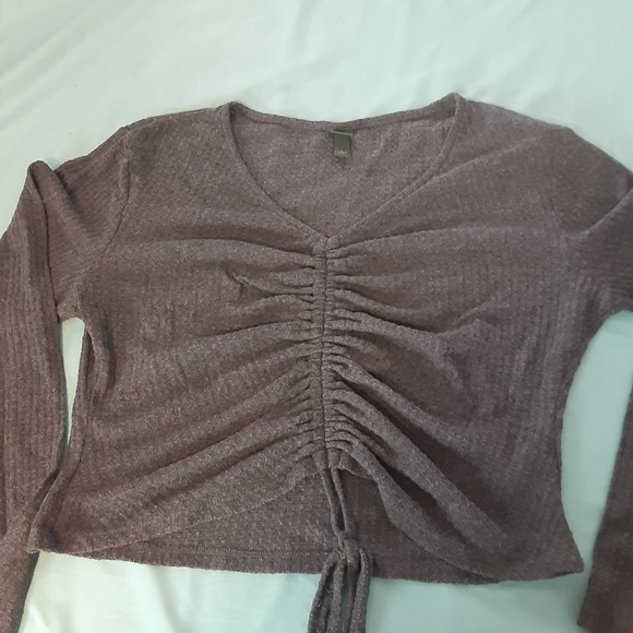 Womens size large long sleeved crop top - Picture 2 of 2